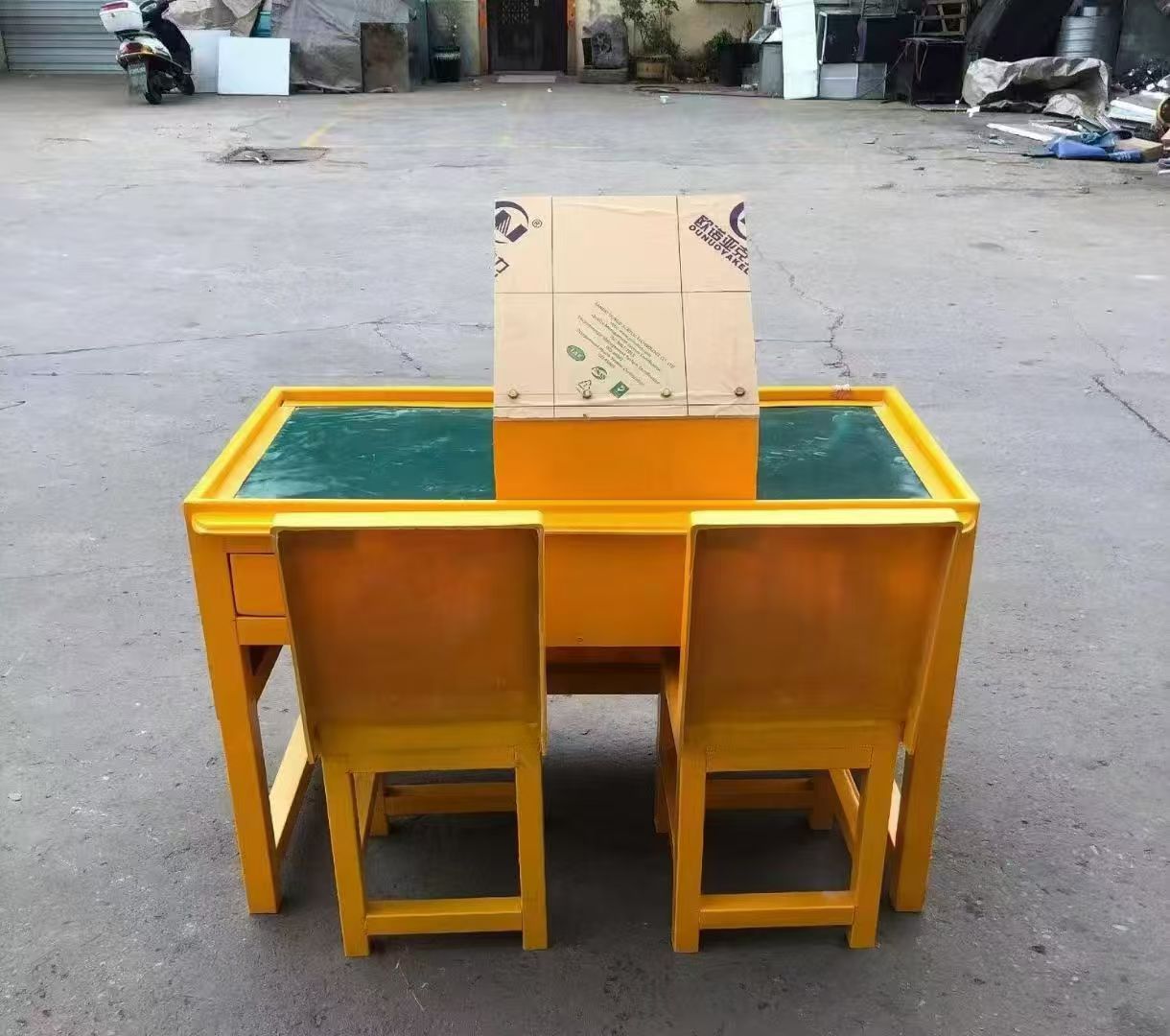 兴化防静电导通桌井下煤矿火工品发放桌：危险品流转的安全守护者